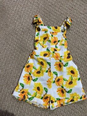 Size 18 mo - 24 mo Girls Sunflower Print Shorts Overalls